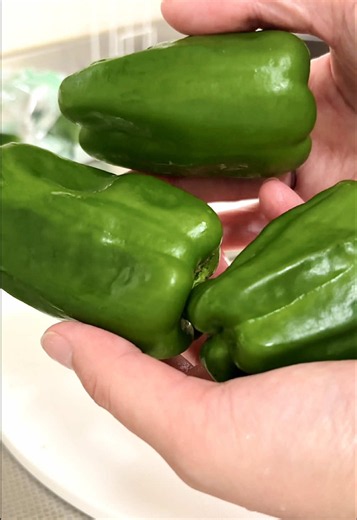 ピーマンで簡単おかず2品：じゃがいもきんぴらと卵チーズ焼き