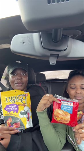 Najha_🔥 (@dianajha__)’s video of auntie does the trust fall