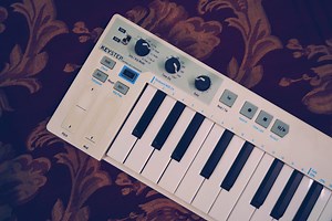 2024年最新版！DTMにおすすめ32鍵MIDIキーボードまとめ | musicomania