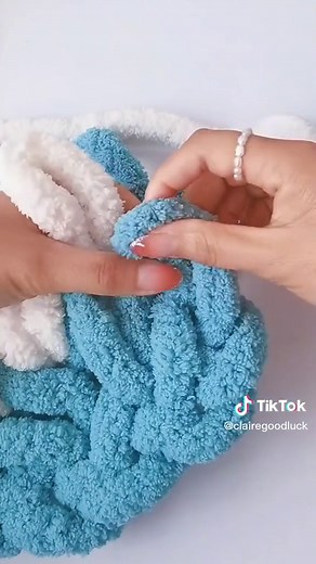 Replying to @littlehlittleg here is the criss cross hand knit blanket tutorial! #handknitting #handknittingtutorial #lovecrochetingtime #crochetwithyourhands #crochetprojects2023 #handmadeblanketbyme #handcrochetblankettutorial #crochetblankettutorial #crochetcrafttutorial #crochet #crochetersoftiktok