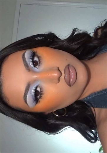 Stunning Makeup Look Inspired by Sun and Stars