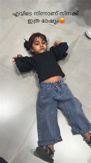 inubea🐝 on Instagram: "Dad's genes📈 #dad #baby #videoviral #momdad #fyp #trendingreels"