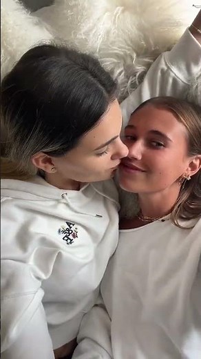 Beautiful girls kissing 😍♥️😘#girlskissing #kissinggirls #lesbian #lesbiankiss #lesbianlove