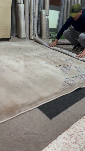 🧽✨ Encore une tache qui disparaît comme par magie ! Aujourd’hui, Pro Clean Plus redonne vie à ce tapis… Et un grand merci à la marque WOW pour leur produit détachant qui nous aide à obtenir un résultat aussi net 😍💥 💦 Couleurs ravivées 🧼 Taches éliminées ✨ Tapis comme neuf… tout simplement WOW ! 📞 0556 03 91 66. #fyp #dz #fvp #algeria #tiktok | PRO CLEAN PLUS Nettoyage de tapis