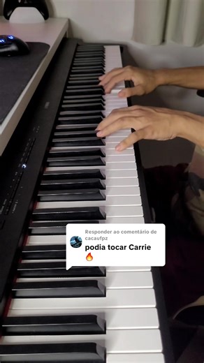 Tocando Clássicos dos Anos 80 no Piano