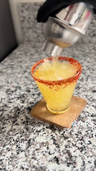 Passion fruit margarita✨ Ingredients: 1. Tequila 2. Triple sec 3. Passion fruit puree 4. Lime juice 5. Agave or simple syrup 6. Tajin (for rim) 7. Garnish with lime wheel