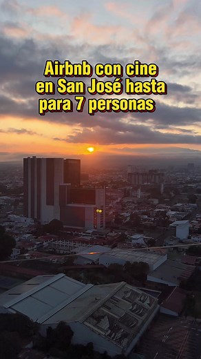 Airbnb Único en San José: Inspirado en Alicia en el País de las Maravillas
