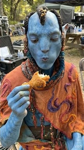 Blue Alien Loves Fried Chicken #avatar #shorts #bts #behindthescenes