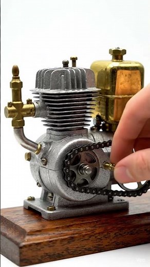 Miniature Gas Engine Running at Full Speed! 🔥⚙️ Tiny Engine Startup & Operation