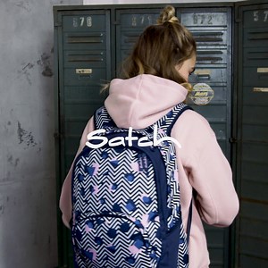 Ben jij op zoek naar een rugzak voor het voortgezet onderwijs? Dan ben je klaar voor satch! 🚀 Hippe designs, slimme functies en verantwoorde productie uit gerecyclede PET-flessen maken deze rugzakken onoverwinnelijk! 🎒♻️🔝 | satch