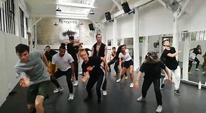 👞👞 Ces derniers jours, nos danseurs ont fait trembler le sol du studio ⚡ Pourquoi ? Chut 🤫 C'est une surprise 💥 👉 Retrouvez ✨ Stories ✨ le 23 octobre au Casino de Paris 📌 La billetterie est par ici : https://bit.ly/Stories2310CasinodeParis | RB Dance Company