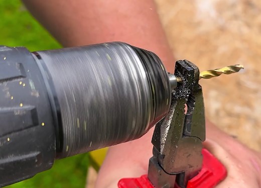 Homemade Hole Punch Using Old Pliers #fblifestyle | Crafty Gadgets