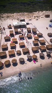 Vous cherchez le cadre #prestigieux, une plage #paradisiaque, les #bons plats et surtout le prix doux , LANGOUSTE RESTAURANT & LOUNGE est la bonne adresse qui gâte sa chère clientèle et on vous propose une carte généreuse et variée et des 𝗺𝗲𝗻𝘂𝘀 𝗰𝗼𝗺𝗽𝗹𝗲𝘁𝘀 à 𝗽𝗮𝗿𝘁𝗶𝗿 𝗱𝗲 #45dt : ✅ Notre Menu Complet comporte : ➖ Un Trio de salades : Mechouia , tunisienne et jardinière ➖ Un complet poisson ou fruits de mer grillés au feu de bois avec frites, tastira et riz. ➖️ Un assortiment de fru