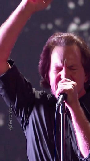 Perrombo on Instagram: "Eddie Vedder - One 🎶 Pure Emotion at the Kennedy Center! 🎶 On December 4, 2022, Pearl Jam’s Eddie Vedder delivered one of the most memorable performances of the night during the tribute to U2 at the Kennedy Center Honors. 🎤 The Moment: Eddie, with his signature raw and deep voice, transformed the timeless anthem “One” into a statement of raw emotion and respect. 🔥 The Reaction: The highlight was the visceral reaction from Bono, who was moved to tears watching his frie