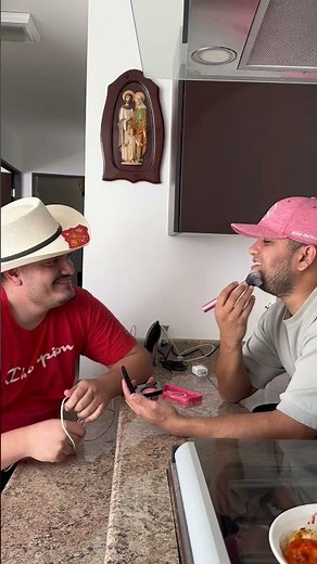 Lo tengo bien enamorado 🫣🫣 #shortsvideo #humor #pareja #comedia