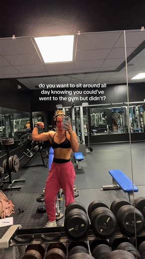 stop making excuses and hit the gym wearing @Fabletics top and @Gymshark Women bottoms