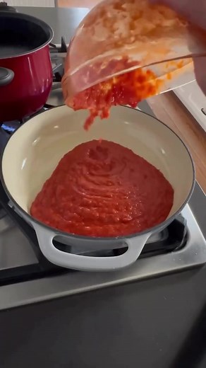 Stuffed Shells with Ground Beef Sauce Cozy Dinner Series | Night 2 Baked pasta just hits differently this time of year. These stuffed shells are hearty and familiar, the kind of dinner that feels cozy without feeling complicated. It’s also a great make-ahead option, which feels especially helpful in that in-between week when days blur together! Comment “recipe” and I’ll send the link your way! #WarmAndCozyMeals @betterthanbouillon @Better Than Bouillon . . . #cozydinners #homecooking #weeknightc