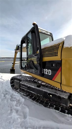 We set up @unicontrol_io 3D machine control on @green_mountain_marine_services Cat 312 set up for dredging. Really excited to be working with this great crew! Today we got it up and running and did some training so the boys can start putting it to work! Unicontrol can be set to actively create a surface log from the tooth of the bucket! This allows Lucas to see exactly where and how deep he's dig, and then all this data can be sent back to the engineer or state! We'll be getting more videos of t