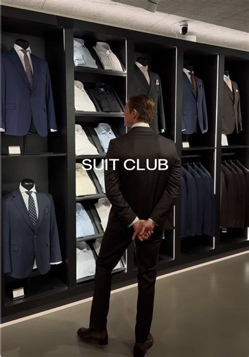 Kom forbi vores store univers af jakkesæt og find netop dét, der er lavet til dig. #suitclub #menstyle #jakkesæt #danmark