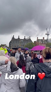 London Summer Walk | London Tourist Walk London Eye, Big Ben | 4K HDR Virtual Walking Tour The walking tour from the London Eye to Big Ben is a fantastic way to experience the city's iconic landmarks on foot. Starting at the famous London Eye, you'll take in stunning views of the city before heading across Westminster Bridge towards the Houses of Parliament and the iconic clock tower, Big Ben. Along the way, you'll pass by other notable landmarks such as the Palace of Westminster, This tour is p