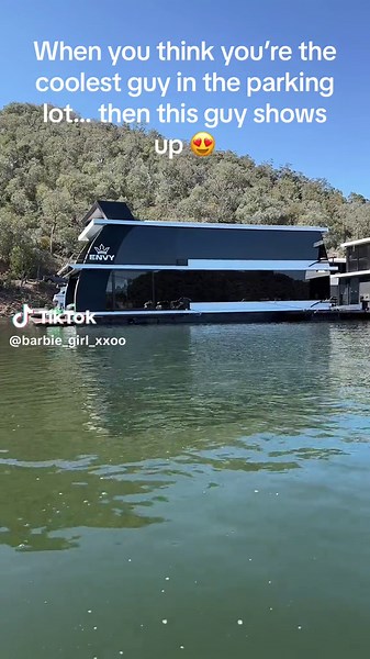 Experience Luxury Houseboat Living at Lake Eildon