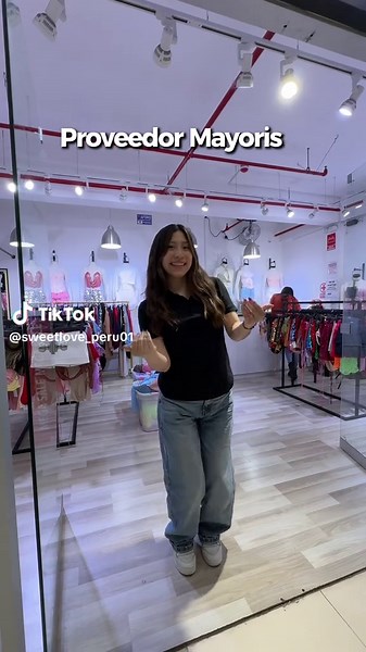 Proveedores Mayoristas en Gamarra: Ropa y Más