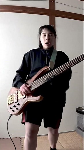 practice BASS - ベース女子