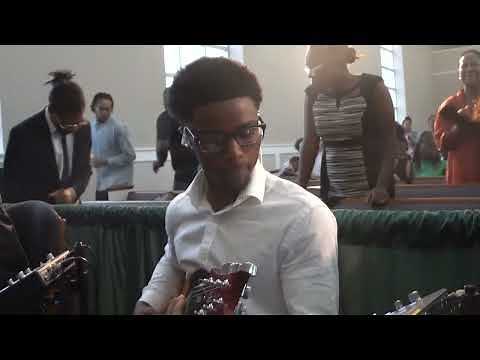 Sunday Morning Praise Break @ New Zion Temple!!