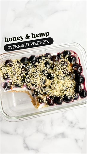 Honey & Hemp Overnight Weet-Bix 📌 Comment ‘RECIPE’ & I’ll send you the recipe 📌 PS. If you’d like to work with me on your nutrition & health goals… send me a DM or book a FREE discovery call with me [🔗link is in my bio] 🤗 - - - - - - #honey #honeyovernightweetbix #hempseeds #blueberryovernightweetbix #highprotein #nutritionist #nutrition #chocolateovernightoats #bakedoats #oatmeal #overnightweetbix #weetabix #overnightoats #overnightweetabix #weetabixcheesecake #weetbix #highprotein #highpro