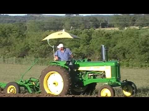 John Deere 530 Plowing