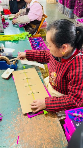 **How Do These Fun Shapes Fly? 🚀✨** See how we create flying jellyfish, night flights, and bumblebees! 🪂✈️🐝 This is the magic of **rising fireworks**! Watch the full production process from assembly to the launch tube. Get ready for a sky full of fun! **👉 Watch how they're made!** #RisingFireworks #JellyfishFirework #SkyToys #FunFireworks #HowTheyFly #FireworksProduction | Doremi Pyrotechnics