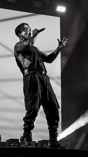 Falling In Reverse LATAM & Worldwide 🌍 on Instagram: "This song....🤌🏻✨😭 PREQUEL | Falling In Reverse 📍Hamburg 📽️: @senyataylor . . . #fallinginreverse #fallinginreverseband #fallinginreversesupport #fallinginreverselive #fallinginreversefans #ronnieradke #ronnieradkefans #ronnieradkesupport #ronnieradkephoto #ronnieradkeedit"