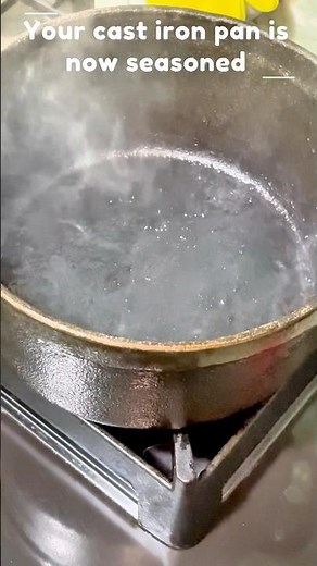 "How to Season a Cast Iron Pan for Perfect Non-Stick Cooking" | "Easy Way to Season a Cast Iron Pan"