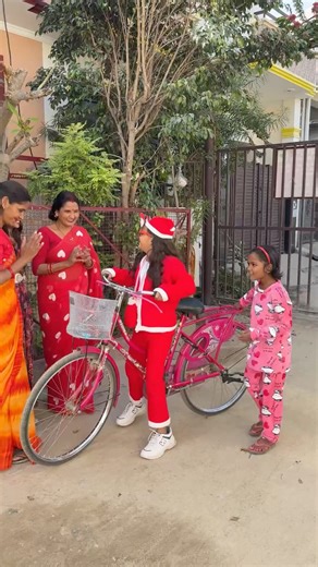 Santa clause aya gifts lekr sabke liye🎅🏻🎁🥺 | #shorts #merrychristmas #viralvideo #story #concept