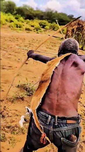 Survival Never Pauses – Hadzabe Daily Hunt Life 🌿🏹🔥 #Shorts #HadzabeLife #WildAfrica #Viral
