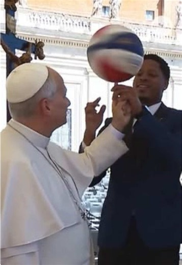 Pope Leo is not rasist!! Watch this video to understand the first clip: @aubrey corrigan 🌹 #catholic #rasism #catholicchurch #popeleoxiv #fyp