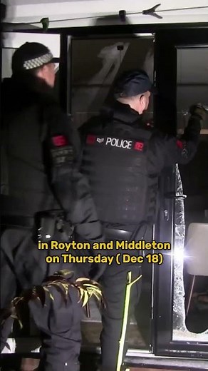 Moment police storm home of suspected drug dealer in Oldham