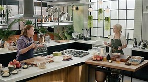 Préparation de la crème fouettée et de la garniture pour les pommes au four