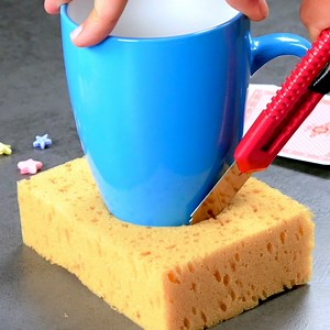 448K views · 409 reactions | Hast du dich als Kind auch immer gefragt, wie Zaubertricks funktionieren? Hier kommt die Antwort!   Noch mehr Tipps und Tricks findest du in unserem Buch: https://amzn.to/2MiVEQI | Geniale Tricks | Facebook