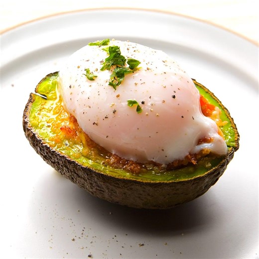 【最高傑作】アボカド好きはやってみて！チーズと温たまがトロットロ / Baked Avocado with Cheese レシピはこちら！https://www.buzzfeed.com/jp/hirokoyuasa/baked-avocado-with-cheese | Tasty Japan
