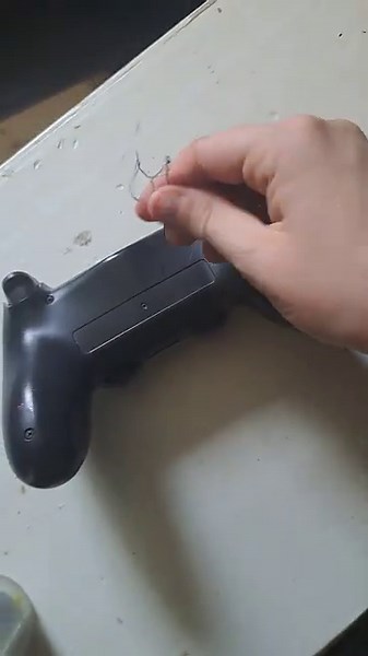 Tuto/comment réparer sa manette de ps4 qui ne s'allume plus.