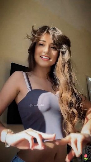 1.3M views · 39K reactions | Hot Summer vibes, feeling the beat, My dance moves, can't be beat. Confidence high, shining bright, Loving my moment, day and night! ​#HotSummerVibes #ReelItFeelIt #TrendingNow #DanceChallenge #ConfidenceGoals #riyadas10m | Riya Das | Facebook