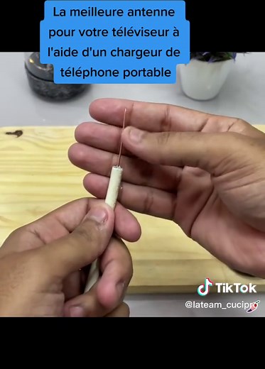 Antenne TV DIY avec un chargeur de téléphone