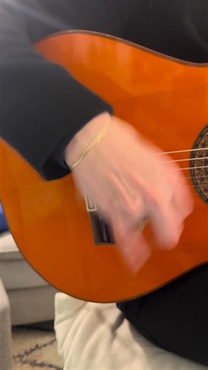 Rodolphe Babignan on Instagram: "Bulería por solea por bulería #guitar #flamenco #spanishguitar #guitarraflamenca #knoblochstrings"