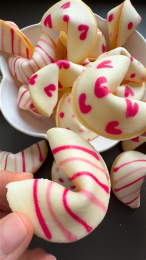 Winnie Wai-Ling Lee on Instagram: "DIY Valentine’s Gift Idea You Haven’t Seen Yet 👀💕 These homemade Valentine’s fortune cookies are crisp, patterned, and filled with sweet love notes 💌✨ Pipe hearts, stripes or polka dots, bake, fold, and surprise someone with the cutest edible Valentine’s Day treat. Perfect for date night, Galentine’s, or a handmade gift. Save this easy Valentine’s dessert idea 💕 Comment “fortune cookie” and I’ll DM you the recipe 🤩 #valentinesbaking #valentines #cookie #co