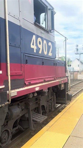NJT Departing Ramsey w/ MTA GP40FH-2 4902 On the Lead