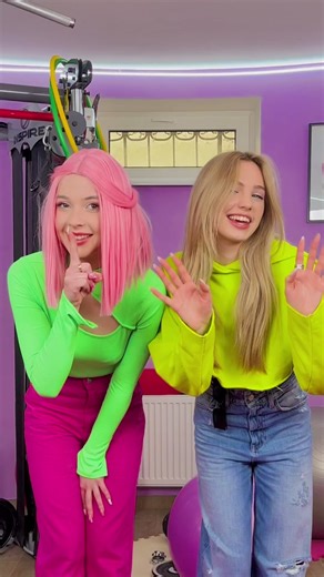 Do you like Pranks?😂😅🥰 #timtin #crazycasa #crush #girls #dance #fun #prank #highschool #recommendations #usa🇺🇸 #fyp #couple #newyear #color