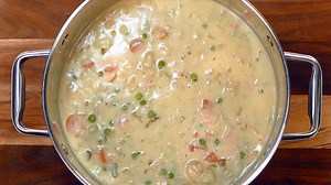 908K views · 208 reactions | ***Chicken Pot Pie Soup*** Your favorite pot pie in an amazingly simple, delicious and creamy soup. Use a rotisserie chicken or leftover chicken and this hearty Chicken Pot Pie Soup comes together in no time! Get the recipe: https://www.auntbeesrecipes.com/2015/04/chicken-pot-pie-soup.html Pin for later: https://www.pinterest.com/pin/410742428515977105/ | Aunt Bee's Recipes | Facebook