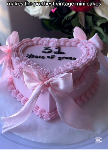 Mini 4-Inch Vintage Cakes in Cape Town