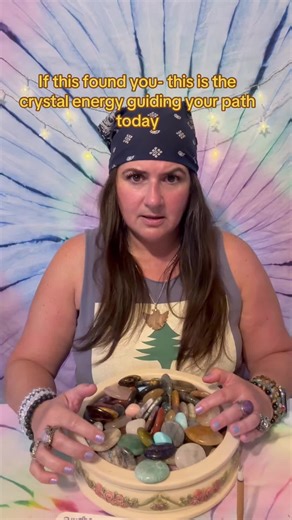This crystal stepped forward to guide today’s energy…#tarotreading #aurareading #reading #energyreading #tarotreader